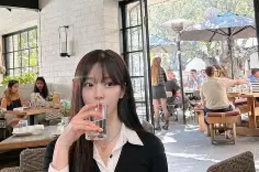 优思益塌房始末：明星集体道歉背后假洋牌与代工厂的真相