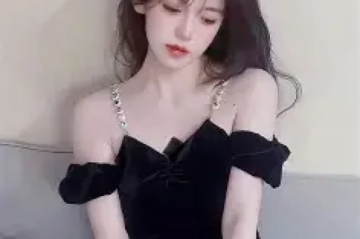 25岁男子猥亵20余名独行女性获刑8个月；“自己在淋雨却为小动物遮风挡雨”外卖小哥大雨中救断腿小狗感动无数网友｜三工晨报